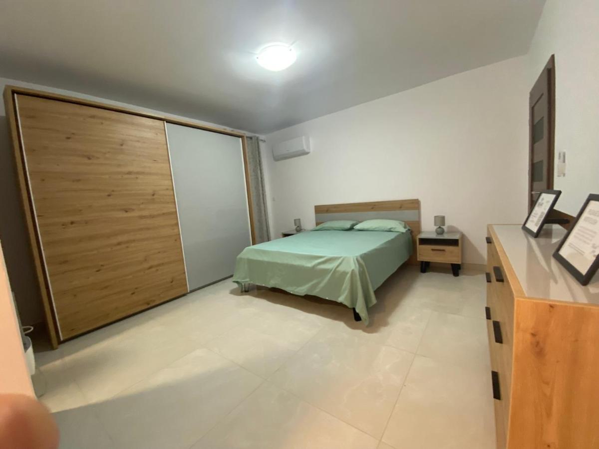 Modern, Spacious, 3 Bedroom Apartment Near Malta International Airport Luqa Ngoại thất bức ảnh